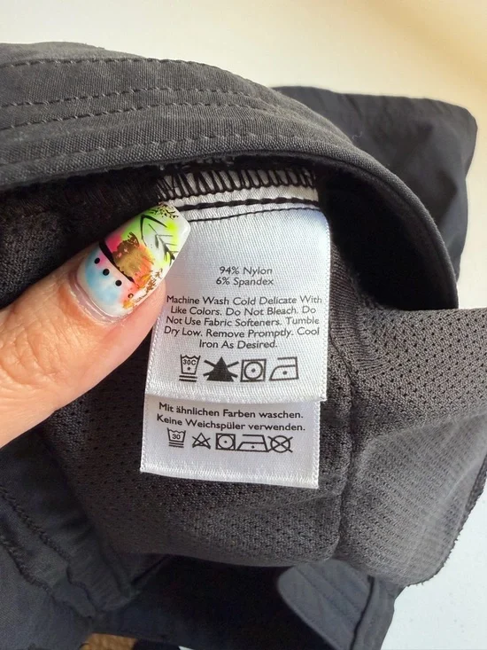 Eddie Bauer First Ascent Guide Pro Shorts Womens size 12 Black Nylon Stretch - Picture 4 of 12